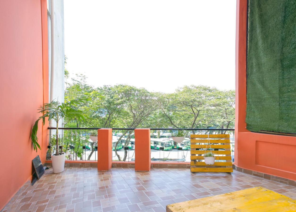 Hangout Hostel Hcm (Adults Only) Ho Chi Minh-stad Buitenkant foto