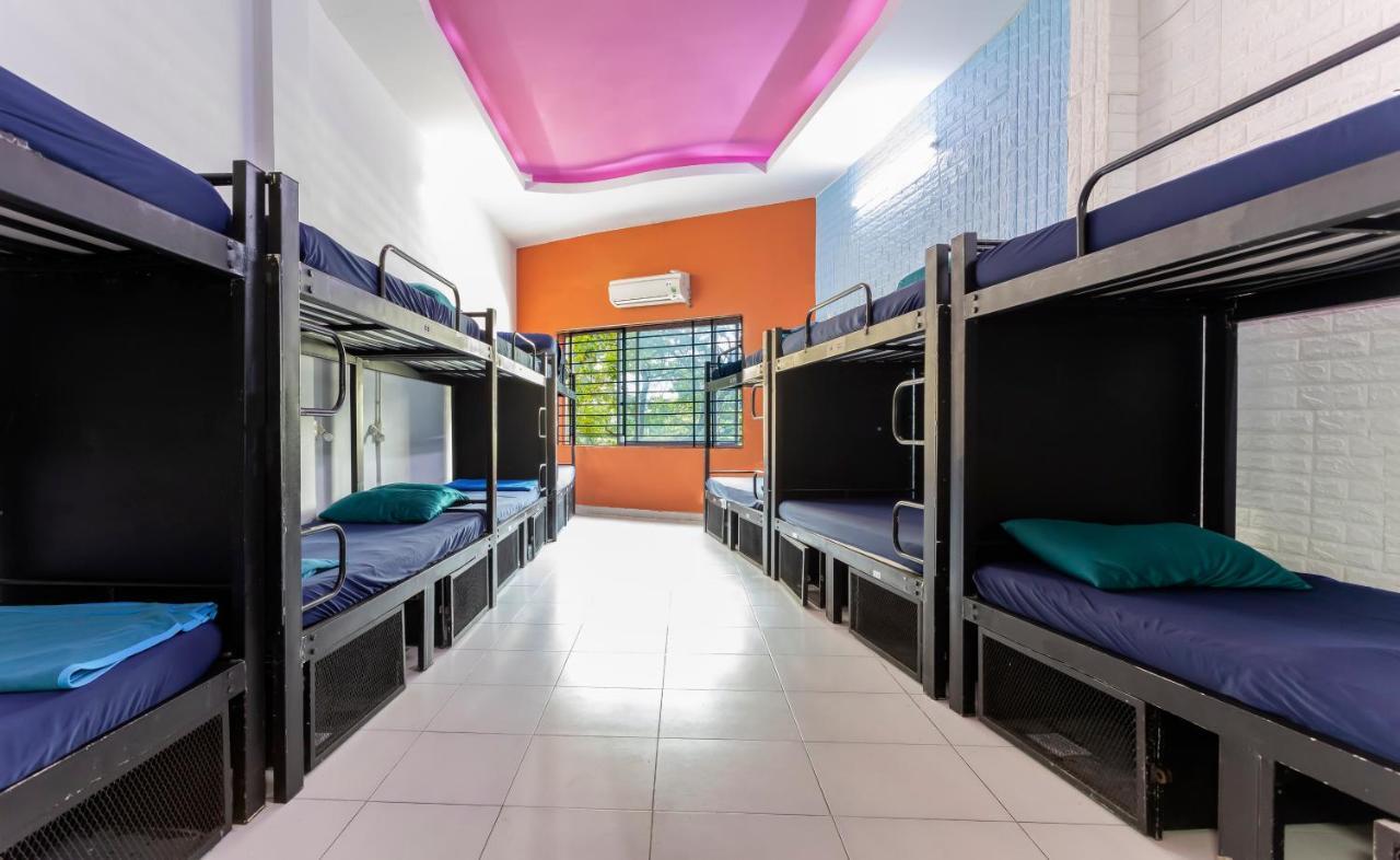 Hangout Hostel Hcm (Adults Only) Ho Chi Minh-stad Buitenkant foto